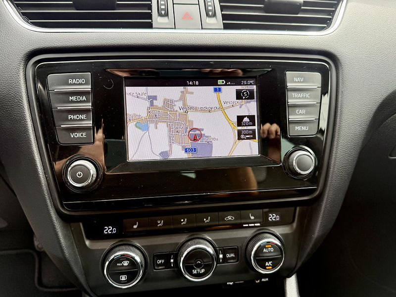 Škoda Octavia (2014) 1.8 TSI 132 kW ELEGANCE - fotka 15 z 19
