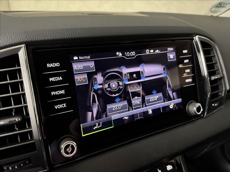 Škoda Karoq 1,5 TSi  DSG Style LED Kamera - fotka 38 z 46