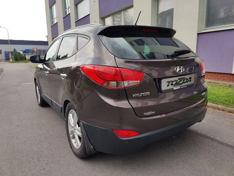 Hyundai ix35 2,0 CRDi 4WD + pneu  - fotka 3 z 25
