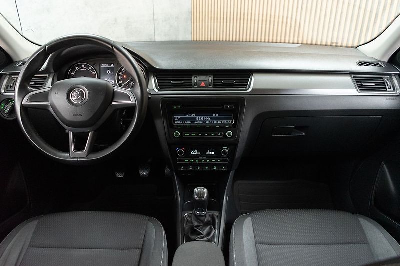 Škoda Rapid 1.2 TSI 63kW*2xKOLA*AUT.KLIMA* - fotka 8 z 31