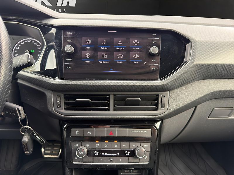 Volkswagen T-Cross (2021) R-LINE DSG 81KW  - fotka 15 z 27