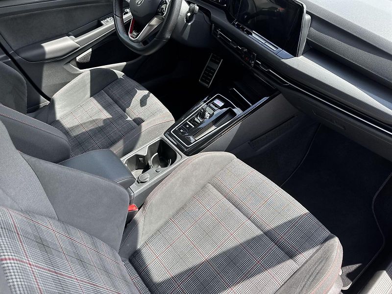 Volkswagen Golf (2023) 2.0 TSI DSG GTI - fotka 9 z 32