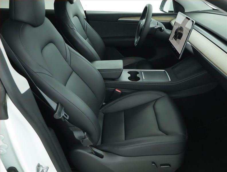 Tesla Model Y (2023) Long Range AWD 79kWh, SoH 92% - fotka 9 z 21