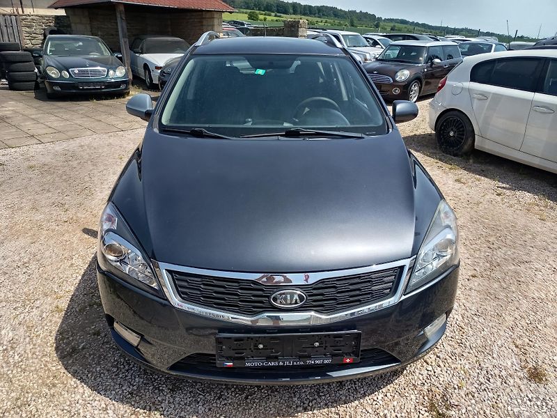 Kia Ceed (2010) 1.4SW - fotka 4 z 37