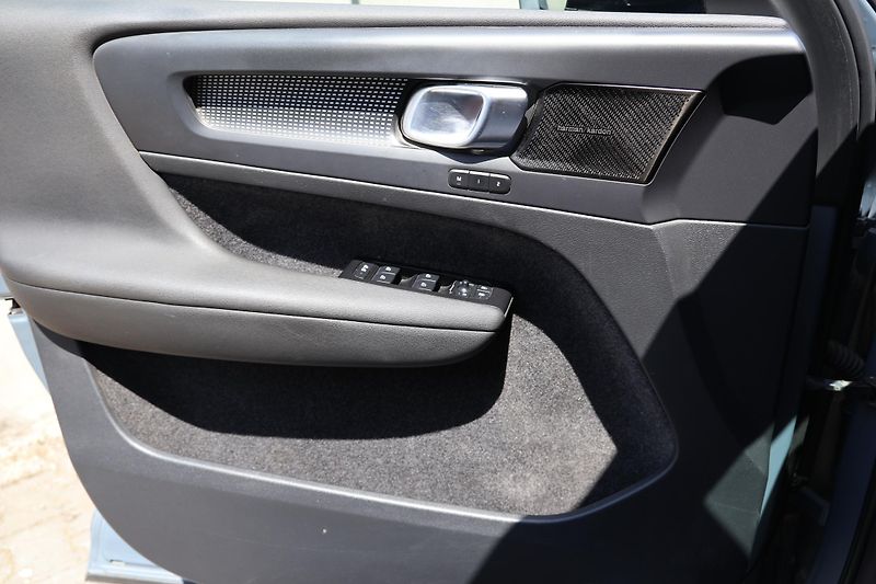 Volvo XC40 (2021) Recharge Pro, Twin motor (AWD) - fotka 20 z 25