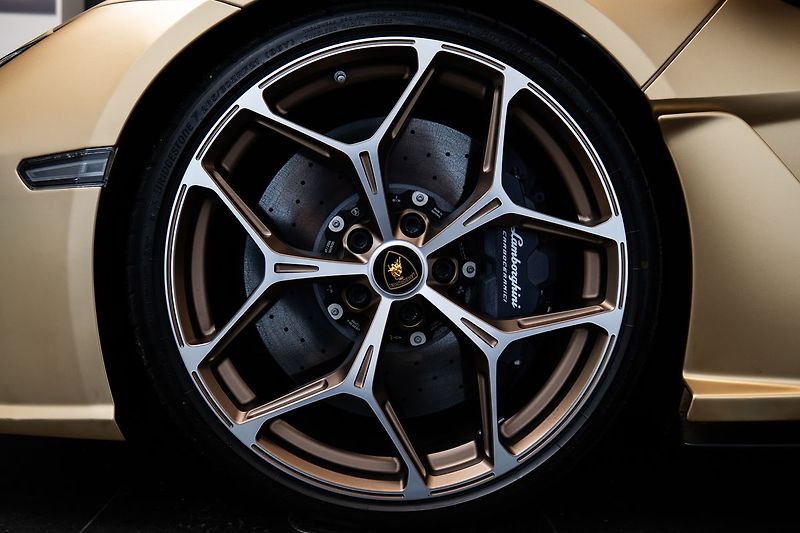 Lamborghini Revuelto - fotka 19 z 22