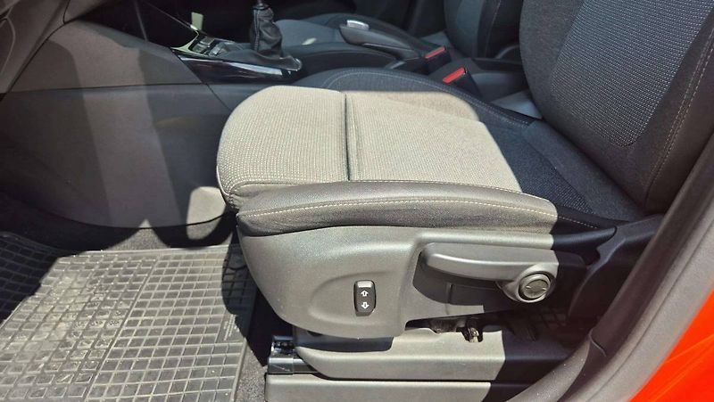 Opel Crossland Elegance F 1.5 DTH (81kW/110HP - fotka 13 z 42