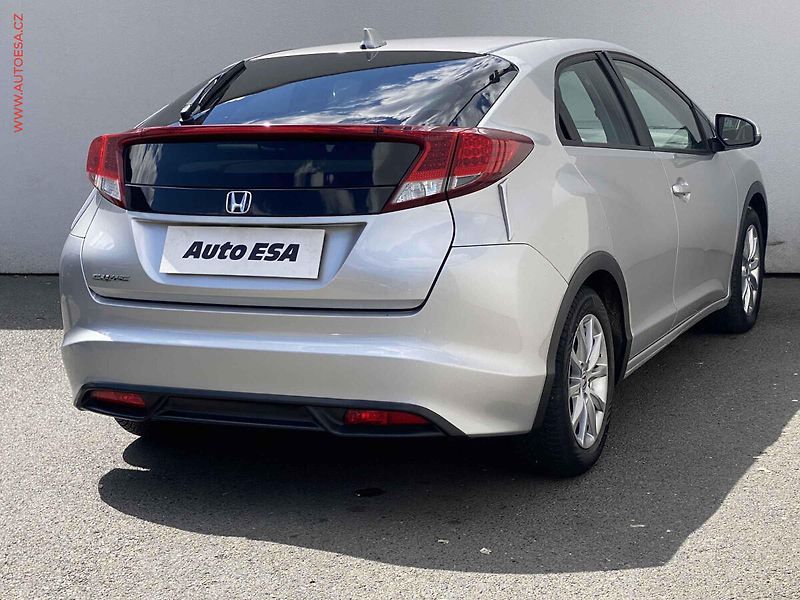 Honda Civic (2014) 1.4CVVT, Comfort - fotka 4 z 17