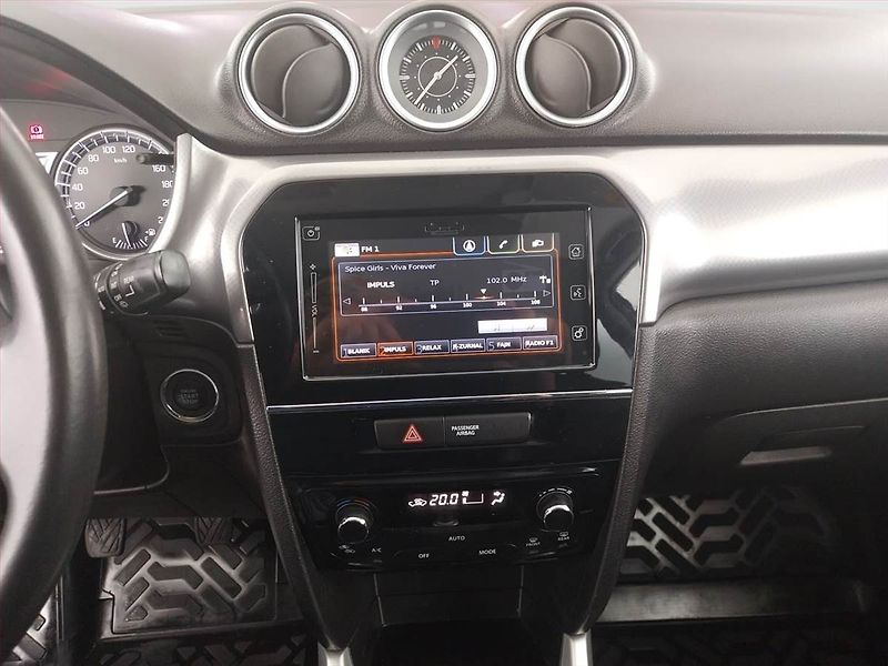 Suzuki Vitara (2016) 1.6 DDiS, 4X4, Kůže, Navi - fotka 12 z 21