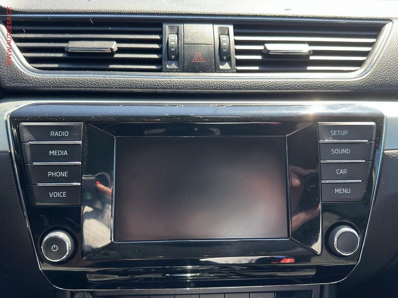Škoda Superb (2016) 2.0 TDi, ČR, DSG, bixen - fotka 14 z 19