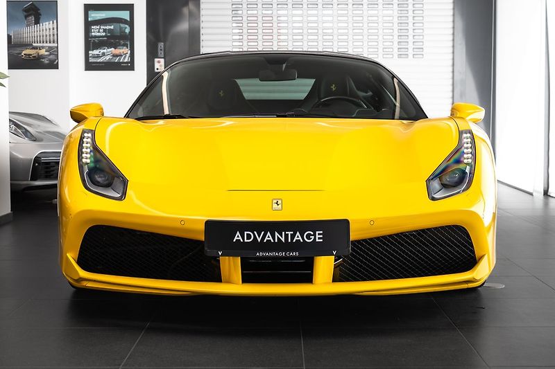 Ferrari 488 LIFT/Carbon/GialloModena - fotka 2 z 16
