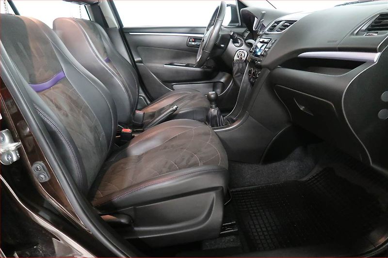 Suzuki Swift (2015) 1.2, ČR,1.maj, Tempomat - fotka 9 z 17