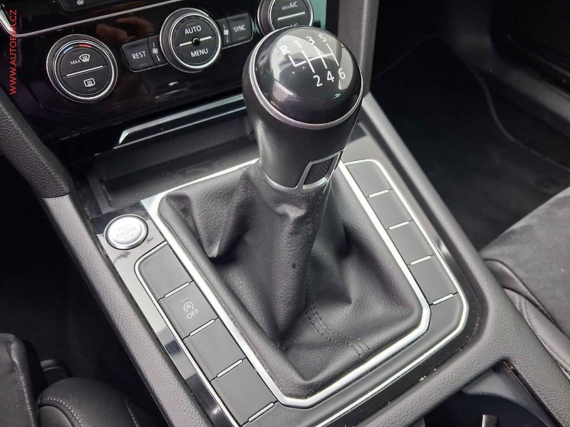 Volkswagen Passat (2019) 1.5TSi, ČR, Highline, LED - fotka 16 z 19