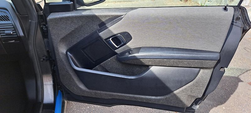 BMW i3 (2015) REX*LED*VÝBAVA*STAV*VÝHŘEV - fotka 28 z 42