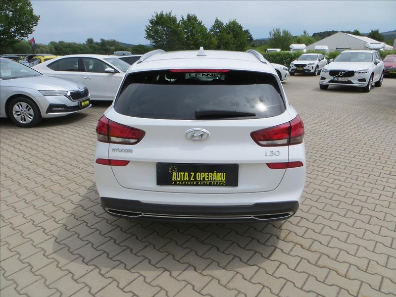 Hyundai i30 1,5 T-GDI mHEV Smart 117 kW - fotka 6 z 26