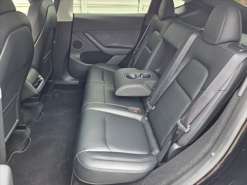 Tesla Model Y 378kW 4x4 LR Tažné zař. 1.maj - fotka 11 z 22