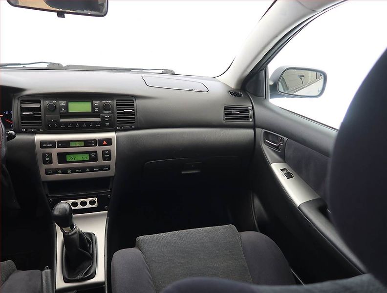 Toyota Corolla (2004) 2.0 D-4D, po STK, Klima - fotka 8 z 16