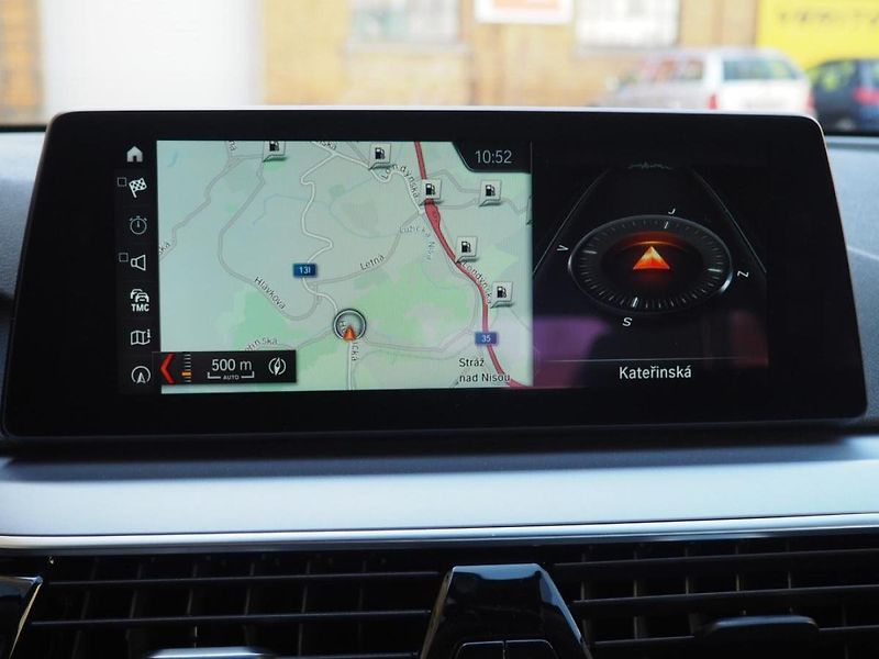 BMW Řada 5 (2018) 520d xDrive, HeadUp, Key - fotka 35 z 41