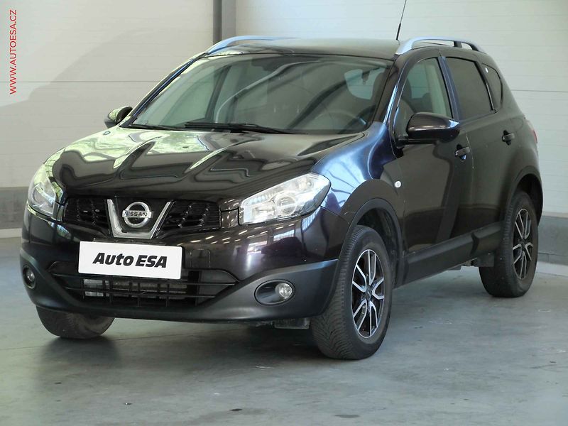 Nissan Qashqai (2012) 1.6 16V, ČR, Panor, AC - fotka 3 z 19