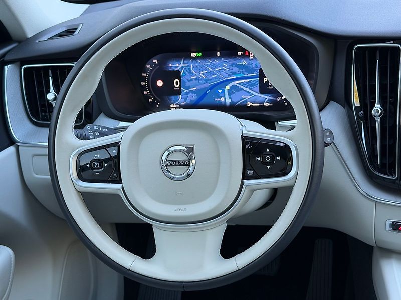 Volvo XC60 B5 AWD PLUS, ACC, LIGHT PAKET - fotka 23 z 24