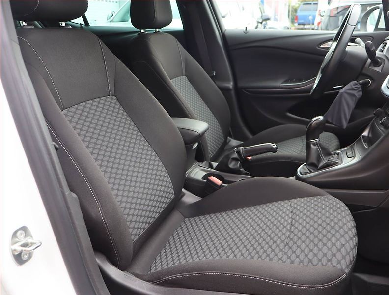 Opel Astra (2016) 1.4 16V, Serv.kniha, Tempomat - fotka 9 z 15