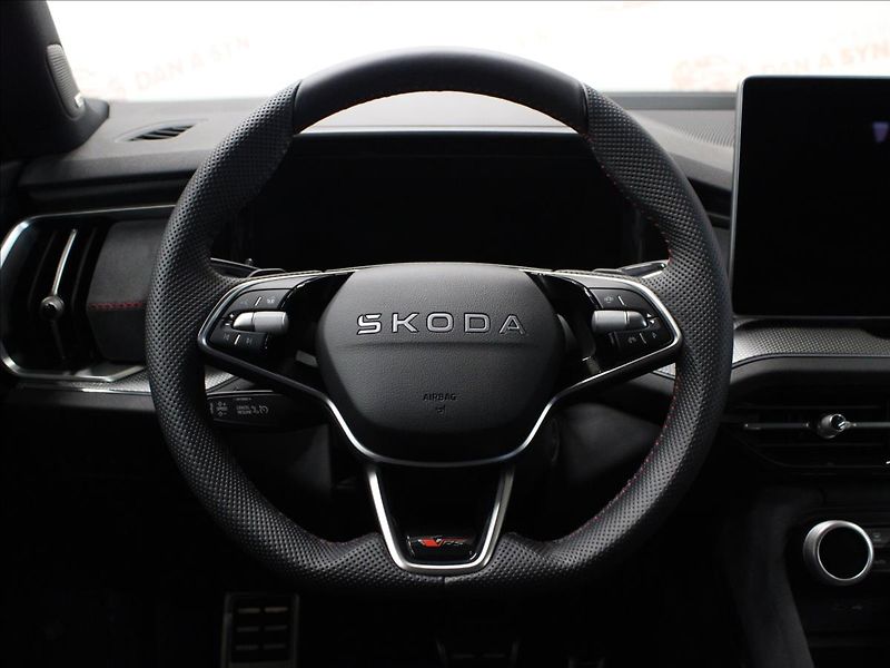 Škoda Kodiaq 2,0 TSI RS 195KW 4X4 EL. TAŽNÉ - fotka 17 z 40