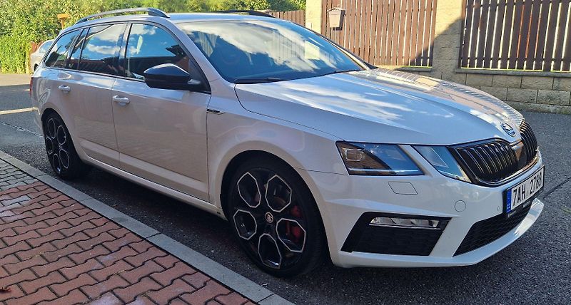 Škoda Octavia (2018) 2.0 TSI DSG RS - fotka 8 z 47