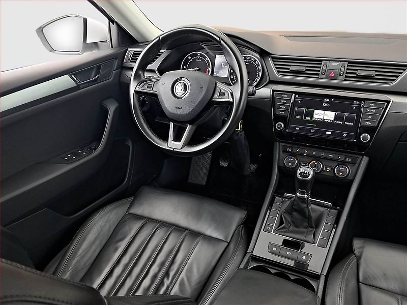 Škoda Superb (2015) 1.6 TDI, Kůže, Bi-Xenony - fotka 7 z 23