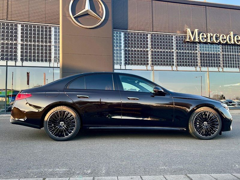 Mercedes-Benz Třídy E (2026) 220 d 4MATIC Linie AMG - fotka 2 z 27