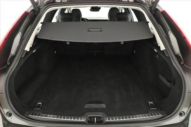 Volvo V90 (2019) D5 AWD, 4x4,Automat,Kůže - fotka 25 z 26