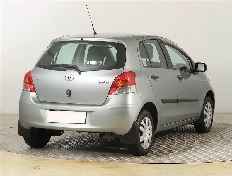 Toyota Yaris (2010) 1.0 VVT-i, ČR,1.maj - fotka 5 z 17