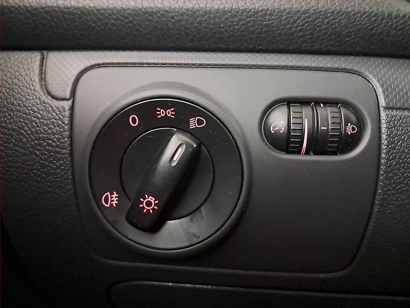 Volkswagen Golf (2007) 1.4 16V, po STK, jezdí výborně - fotka 16 z 17