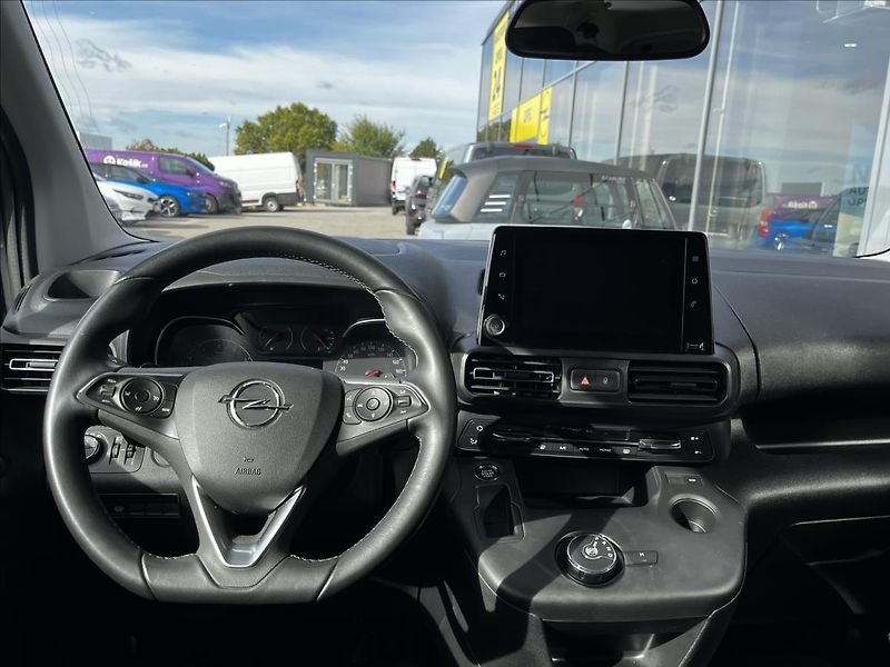 Opel Combo 1,2   LIFE XL EAT8 - fotka 2 z 26