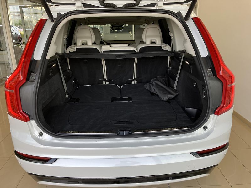 Volvo XC90 B5 AWD Ice Line Plus Dark AT8 - fotka 10 z 50