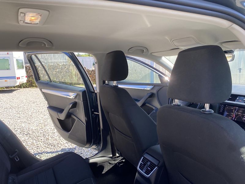 Škoda Octavia 1.6TDi 115PS DSG DPH REZERVACE - fotka 118 z 154