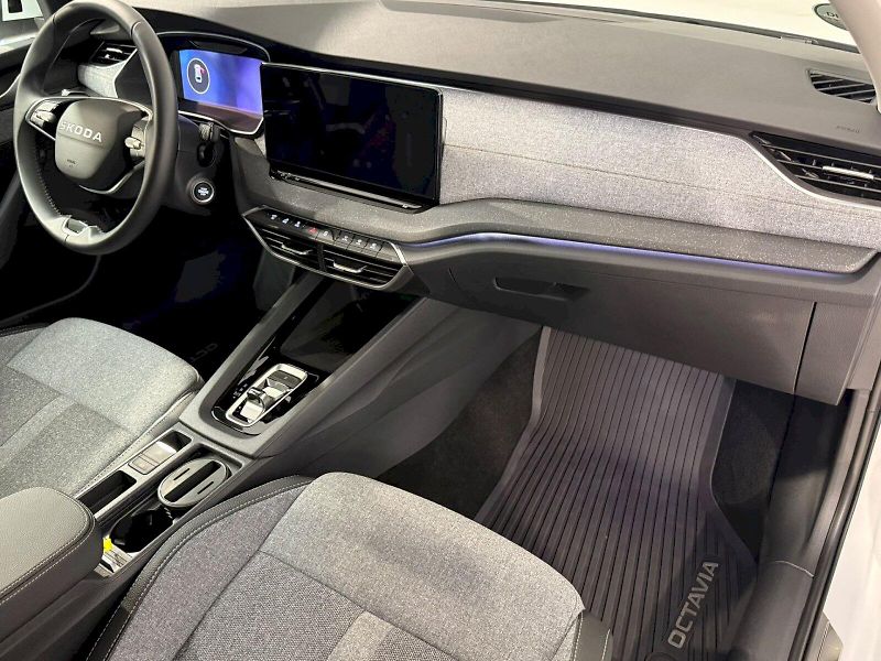 Škoda Octavia (2026) TOP SELECTION 2.0TSI 150KW MAT - fotka 27 z 34