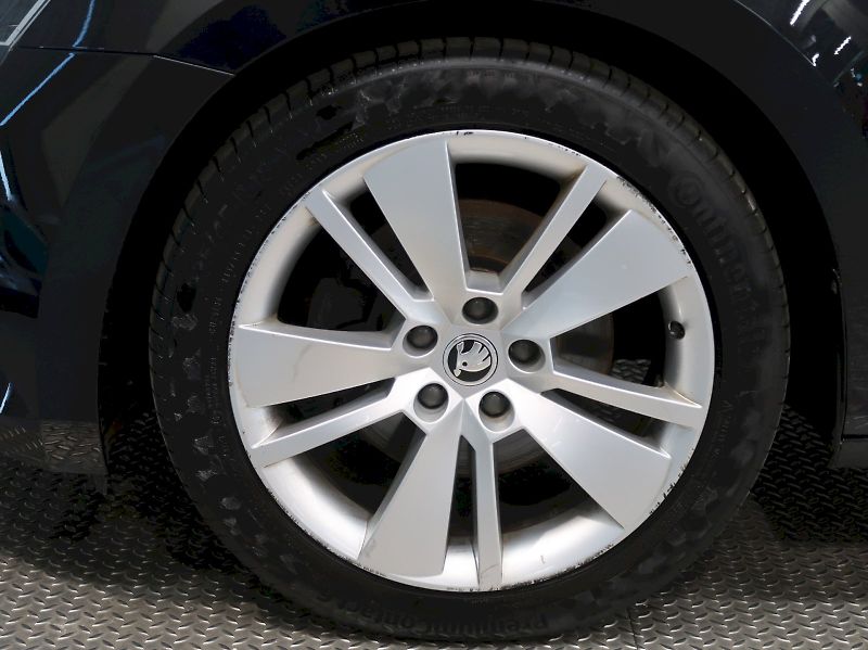 Škoda Superb (2018) STYLE 2.0TDI 140KW DSG CANTON - fotka 12 z 42