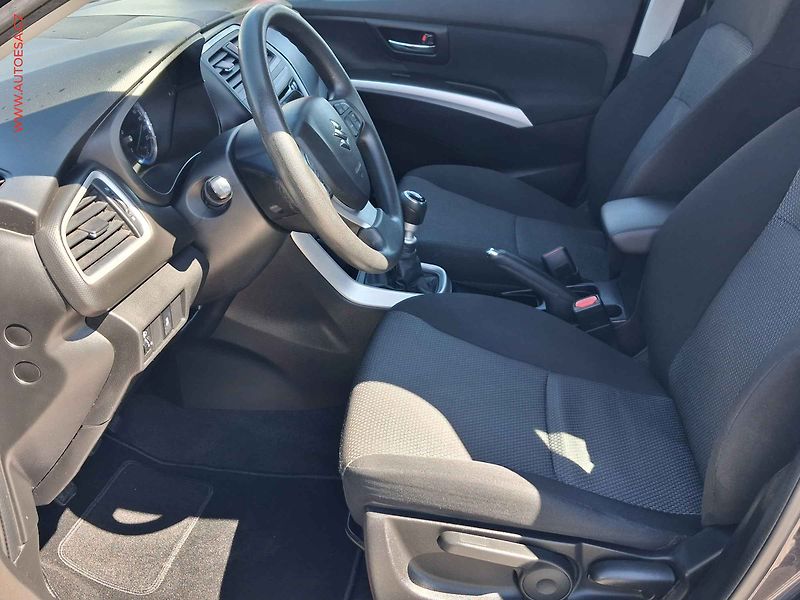 Suzuki SX4 (2014) 1.6DDiS, ČR, AC, TZ, park - fotka 9 z 17