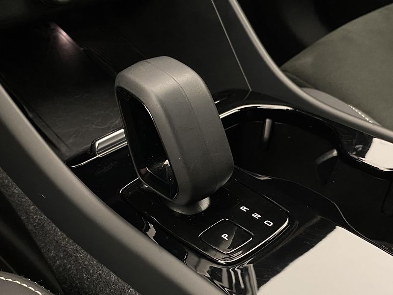 Volvo XC40 PURE ELECTRIC RECHARGE PLUS - fotka 25 z 51