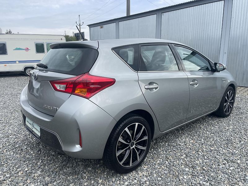 Toyota Auris 1.8i 16v HYBRID AUT SERVIS TOP - fotka 10 z 172