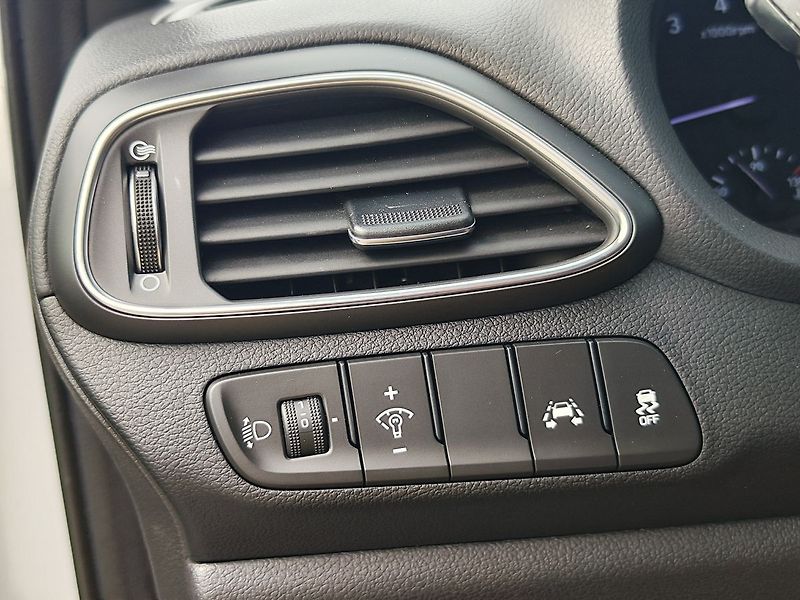 Hyundai i30 1.4 T-GDI/103kW Trikolor Kom - fotka 24 z 32