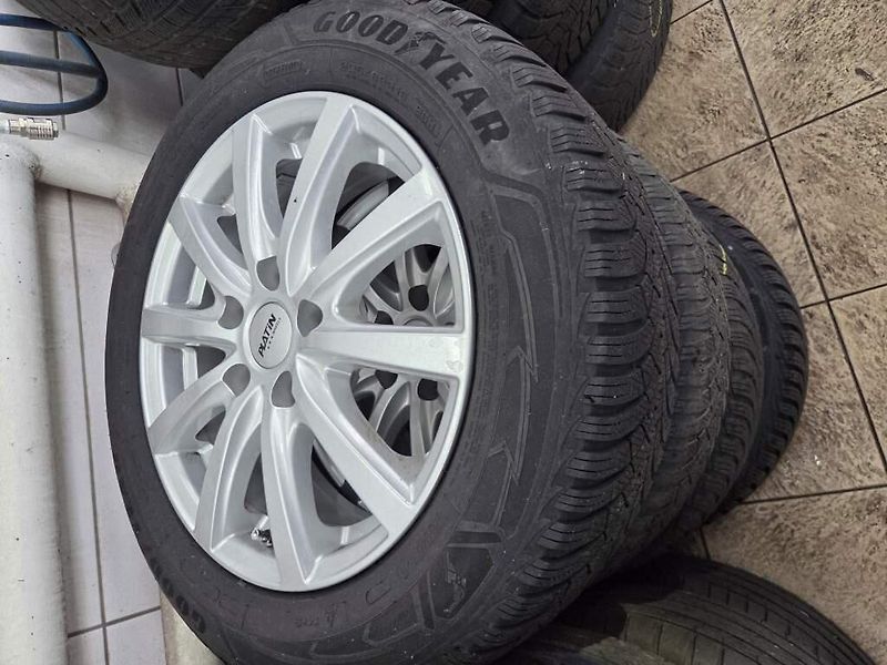 Škoda Octavia (2022) 2.0 4x4 DSG LED TOUR Virtual T - fotka 38 z 39
