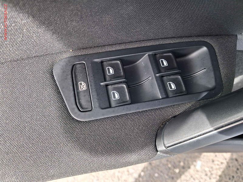 Volkswagen Golf (2014) 1.6 TDi, autoAC - fotka 15 z 17