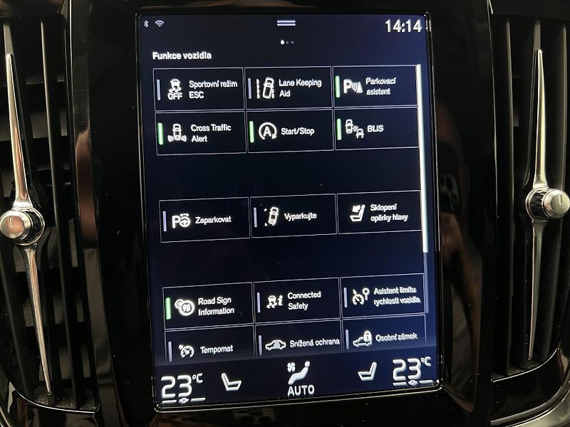Volvo S90 D4 AWD MOMENTUM AUT - fotka 28 z 44