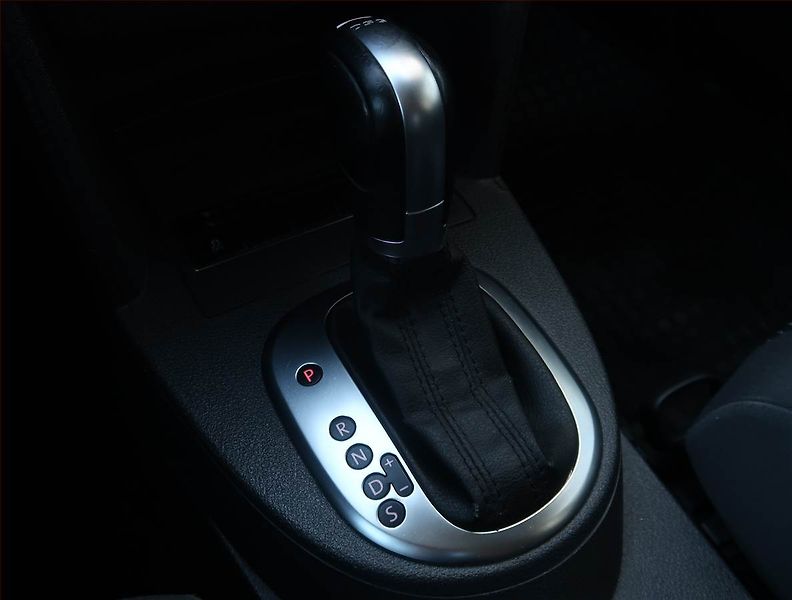 Volkswagen Touran (2011) 2.0 TDI, Automat, Navi, Xenony - fotka 13 z 23
