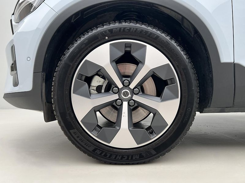 Volvo XC40 B3 DARK PLUS AUT CZ  - fotka 15 z 42