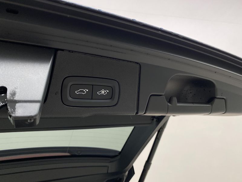 Volvo XC60 T6 AWD DARK PLUS AUT CZ - fotka 33 z 59