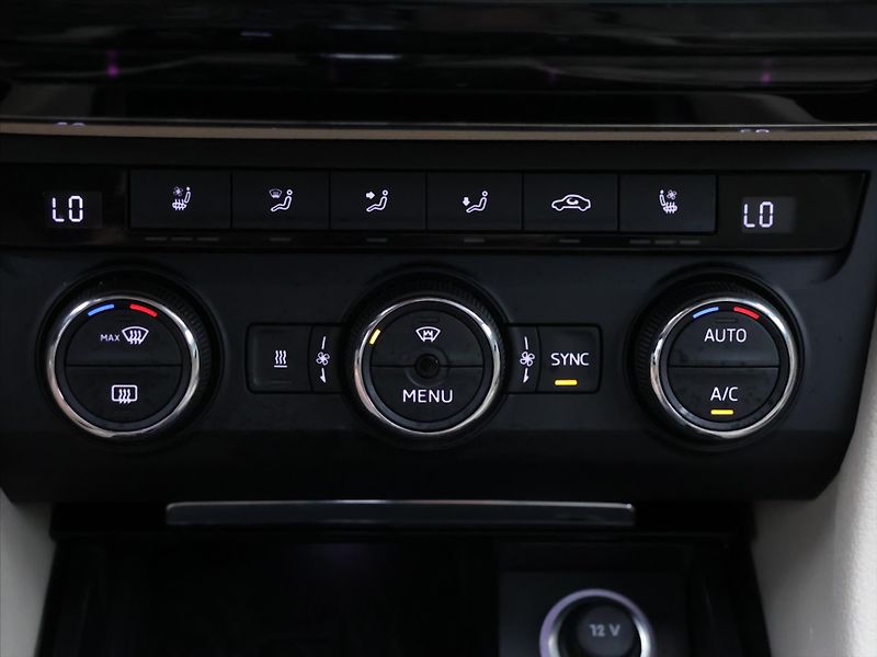 Škoda Superb 2,0 TDI 140kW DSG L&K Xenon - fotka 25 z 36