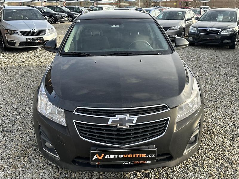 Chevrolet Cruze 1,7 6KVALT DIGIKLIMA +SADA ALU - fotka 2 z 21