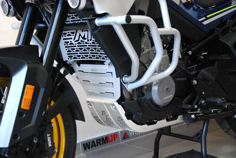 CFMOTO 800 MT (2022) Touring - hezký stav,stroj od - fotka 17 z 20